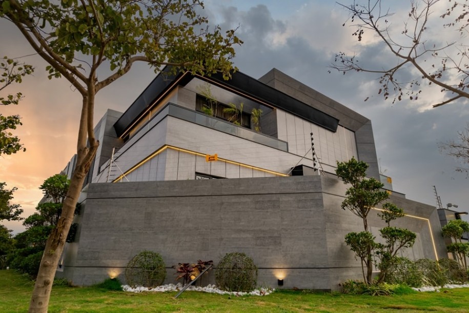 Brand New Corner Furnished Aamazing House-3