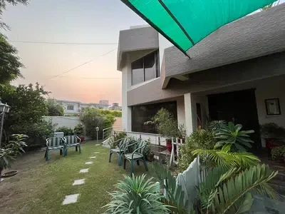 Kanal House With Full Basement-1